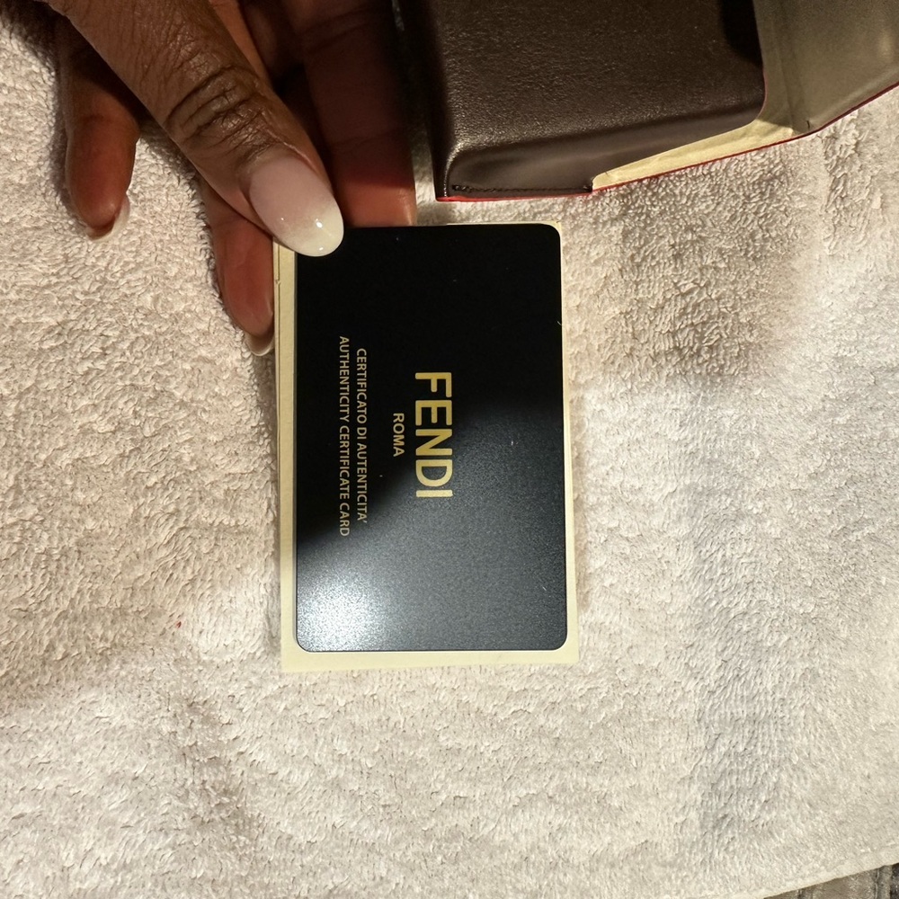 Fendi Roma Sunglasses Excellent condition - Picture 7 of 7